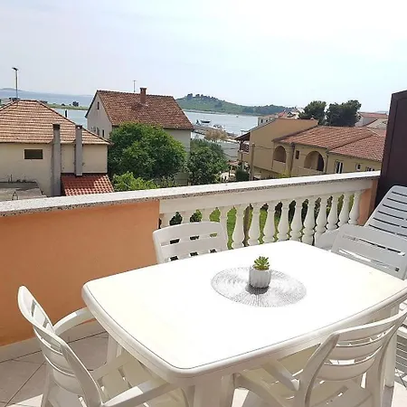 Biograd Riviera 8127 Apartamento Pakoštane